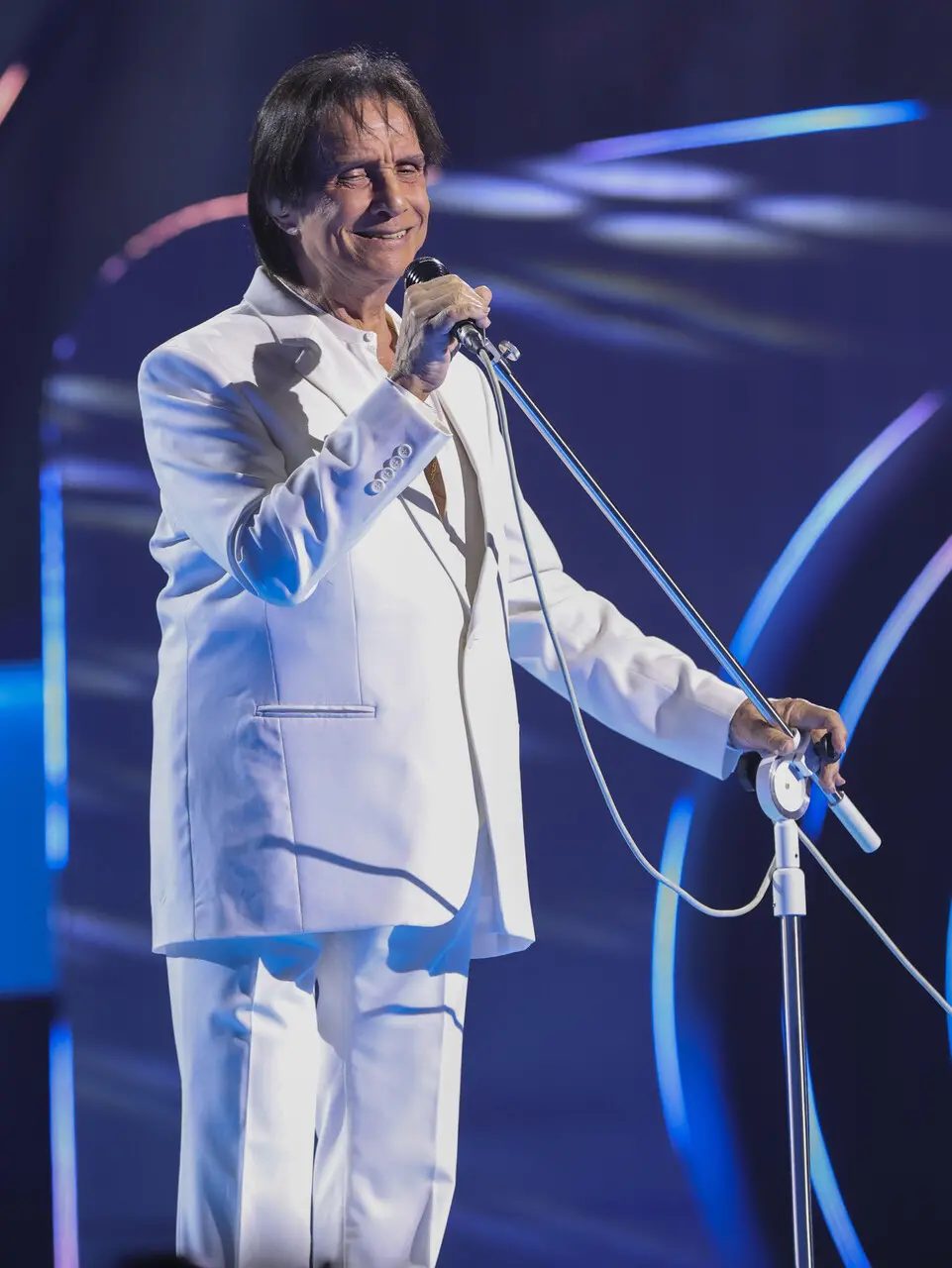 Imagem da notícia Roberto Carlos cancela show no México horas antes de subir no palco