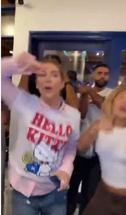 Virginia Fonseca dançando música do rapper Ouruam, cantada pelo marido Zé Felipe, em stories do influencer Carlinhos Maia