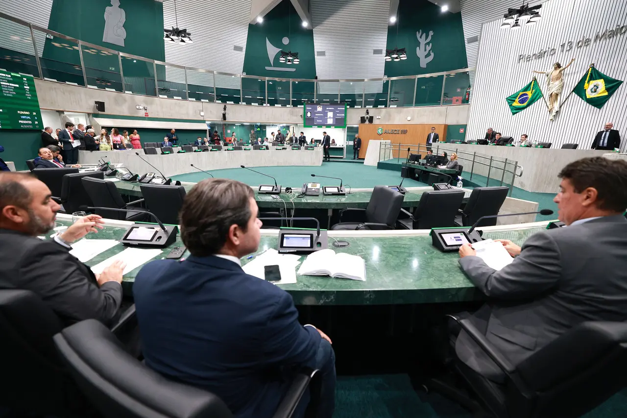 Imagem da notícia: Alece aprova PEC que acrescenta dispositivo sobre saúde mental na legislação do Ceará