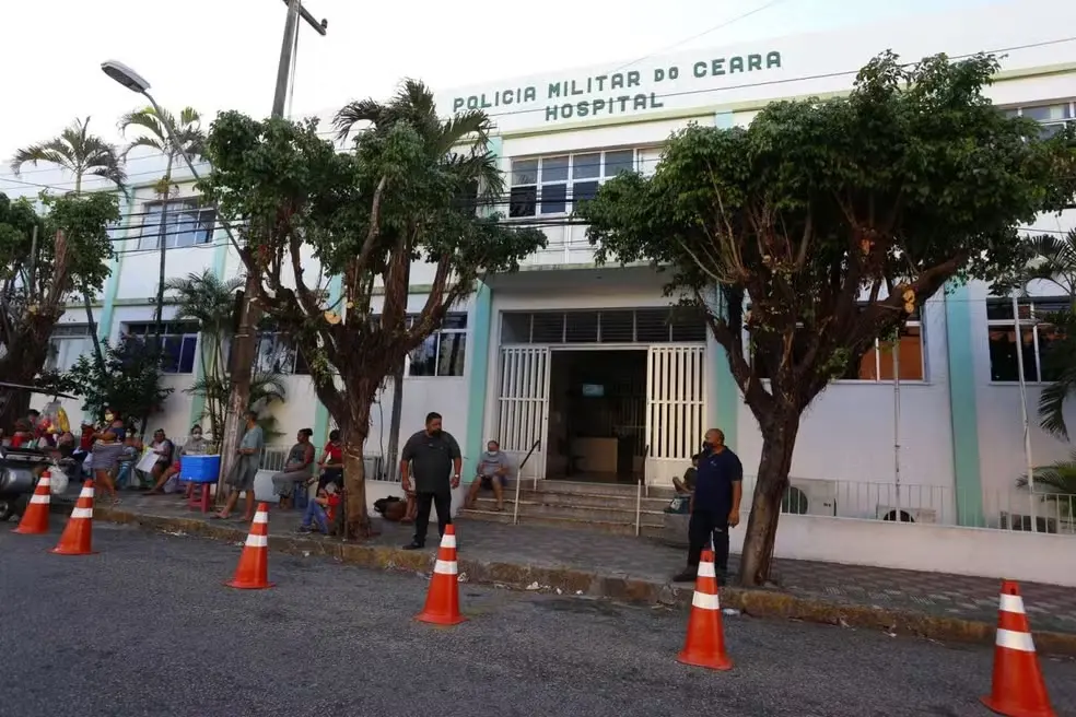 Imagem da notícia: Governador Elmano sanciona lei que recria Hospital da Polícia Militar do Ceará
