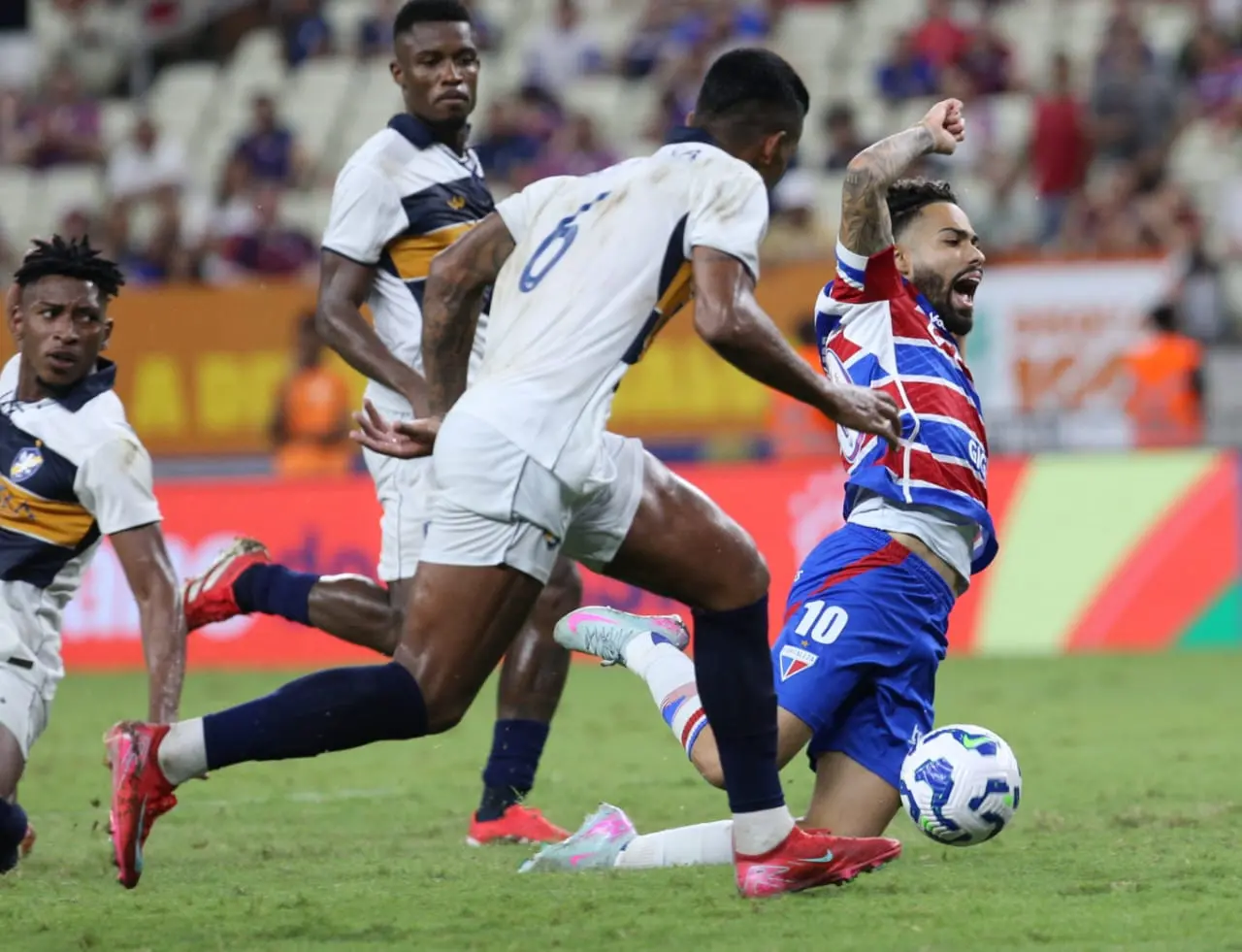 Imagem da notícia Eliminação do Fortaleza na Copa do Brasil é fracasso e rombo financeiro; veja valor
