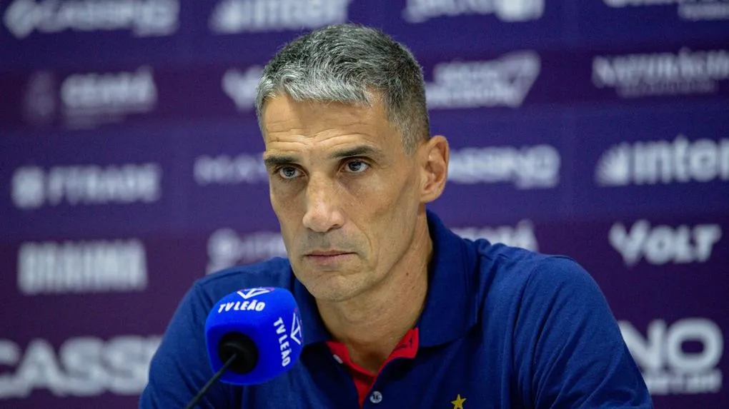 Juan Pablo Vojvoda atravessa um ano muito difícil no Fortaleza em 2025