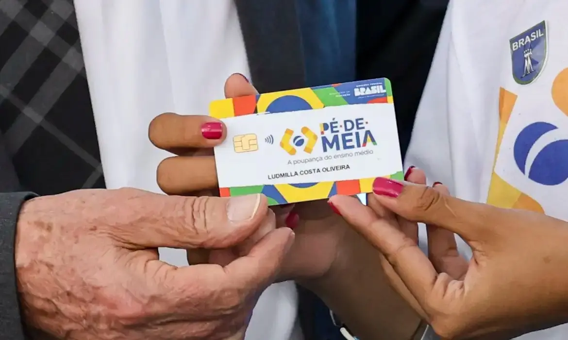 Imagem da notícia: Pagamento da terceira parcela do programa Pé-de-Meia começa na segunda-feira (26)
