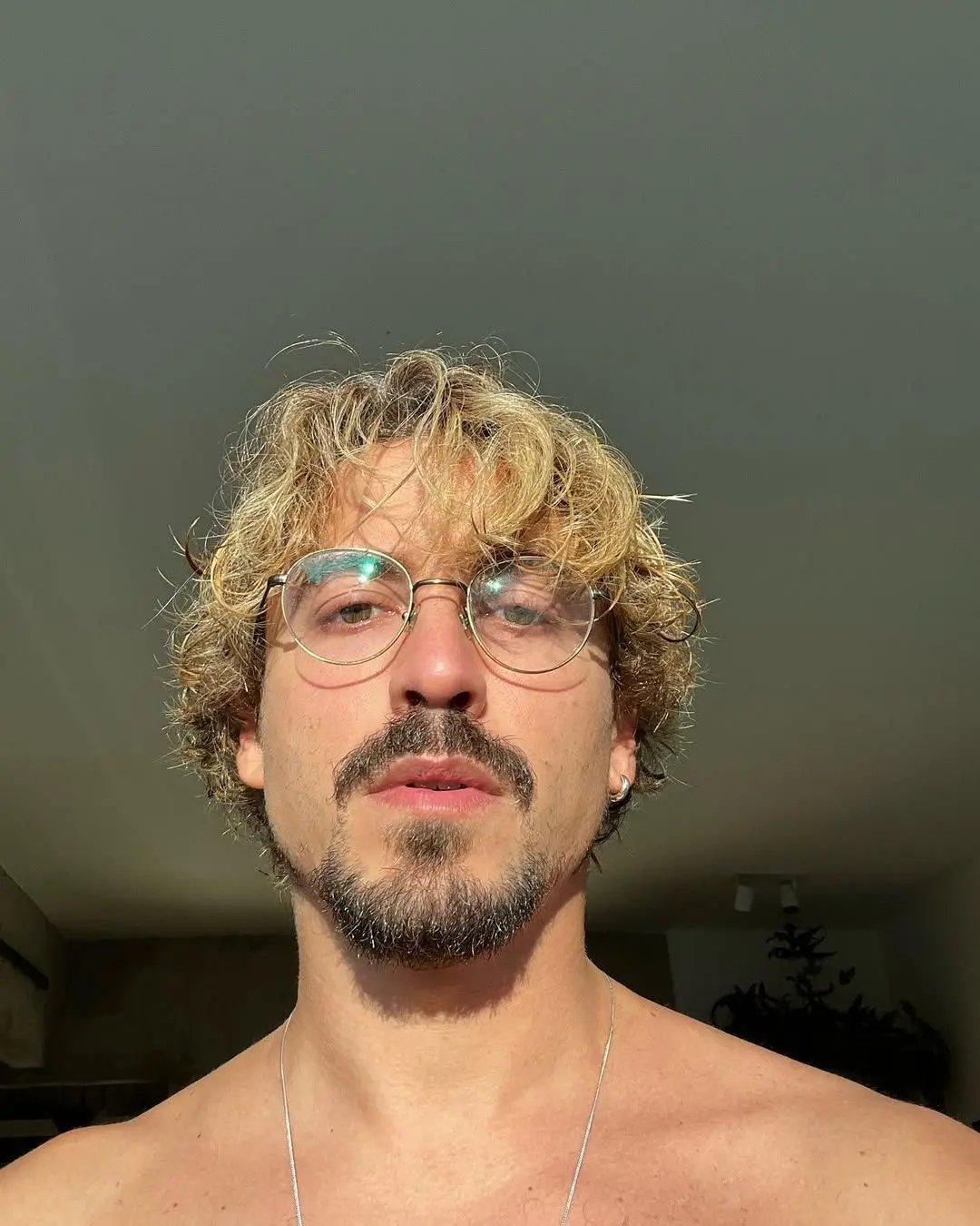 Imagem da notícia Jesuíta Barbosa revela que sonha com Cauã Reymond e surpreende o ator