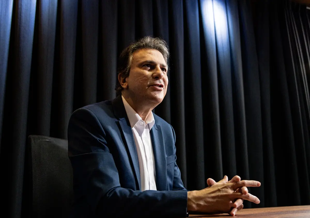 Imagem da notícia: Ministro rechaça comparações com Bolsonaro e promete revisão de cortes nas universidades