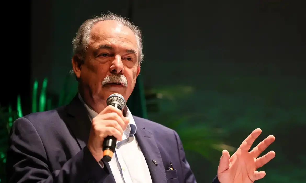 Imagem da notícia: Presidente do BNDES propõe taxar bets para aumentar arrecadação como alternativa ao aumento do IOF