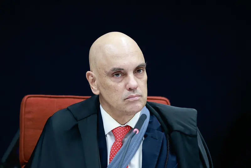 Imagem da notícia STF atende pedido da PGR e abre inquérito contra Eduardo Bolsonaro; Moraes assume como relator  