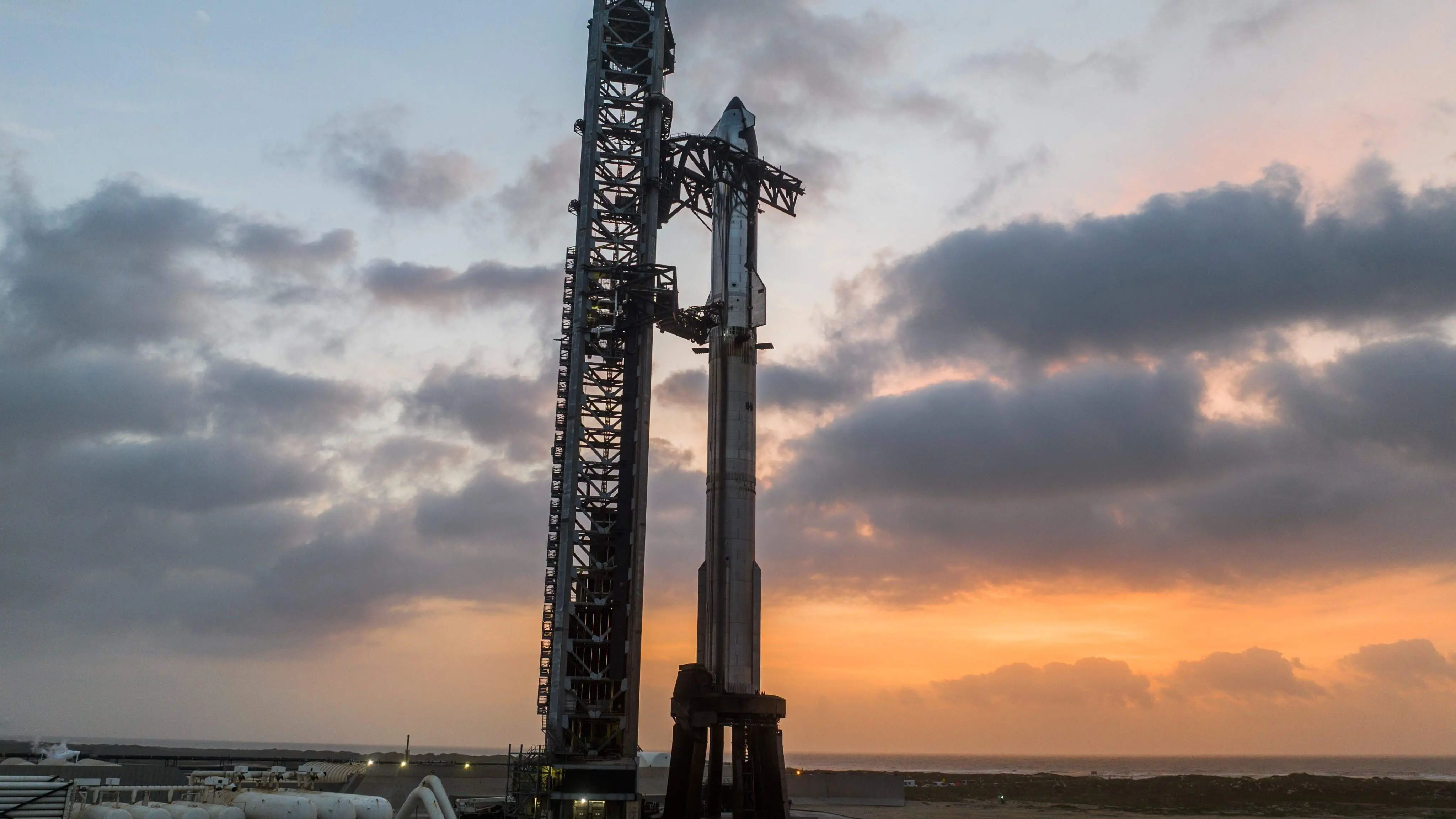Imagem da notícia SpaceX prepara novo lançamento do megafoguete Starship após explosões; saiba como assistir