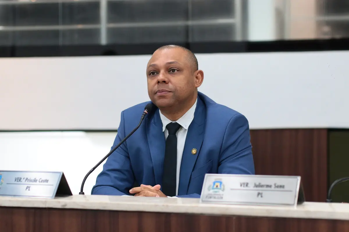 Imagem da notícia: Vereador Soldado Noelio se licencia, e Tam Oliveira deve assumir cadeira na Câmara de Fortaleza