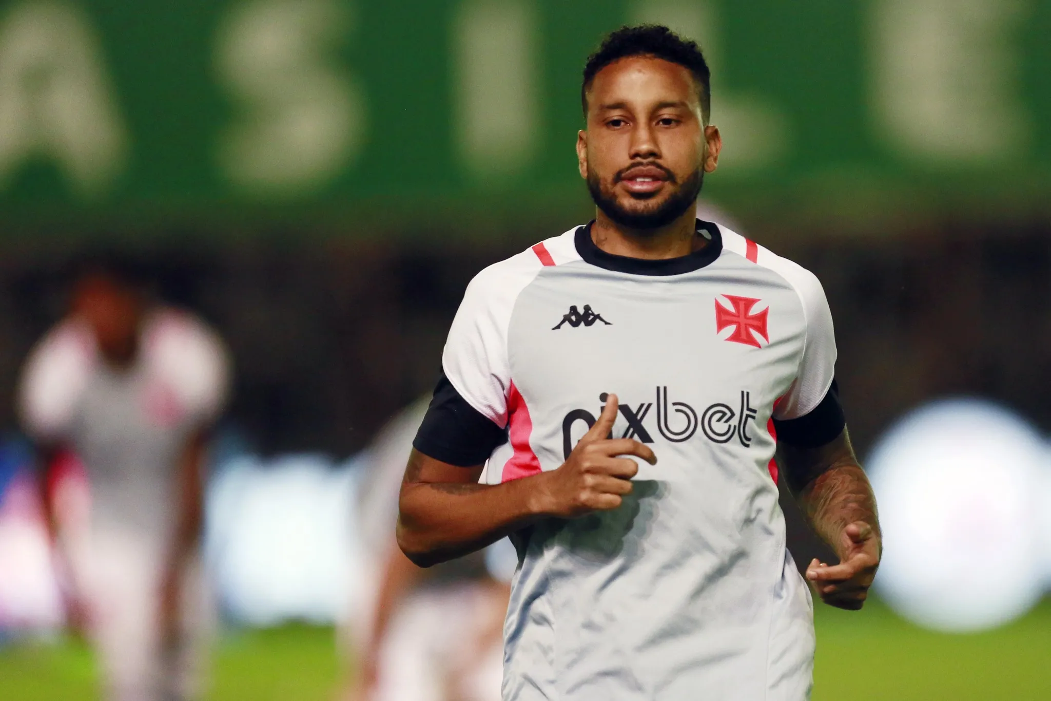 O volante Jair era um alvo do Ceará, mas escolheu permanecer no Vasco