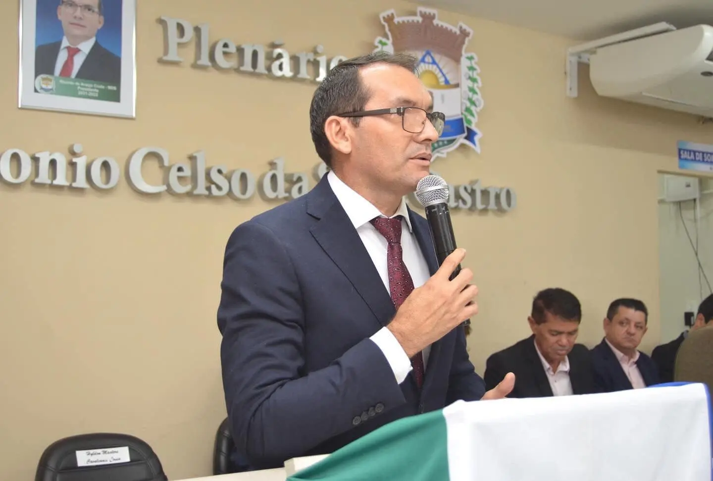 Imagem da notícia Vereador critica prefeito de Acopiara e o compara a São Francisco e Padre Cícero: 'Decepção grande'
