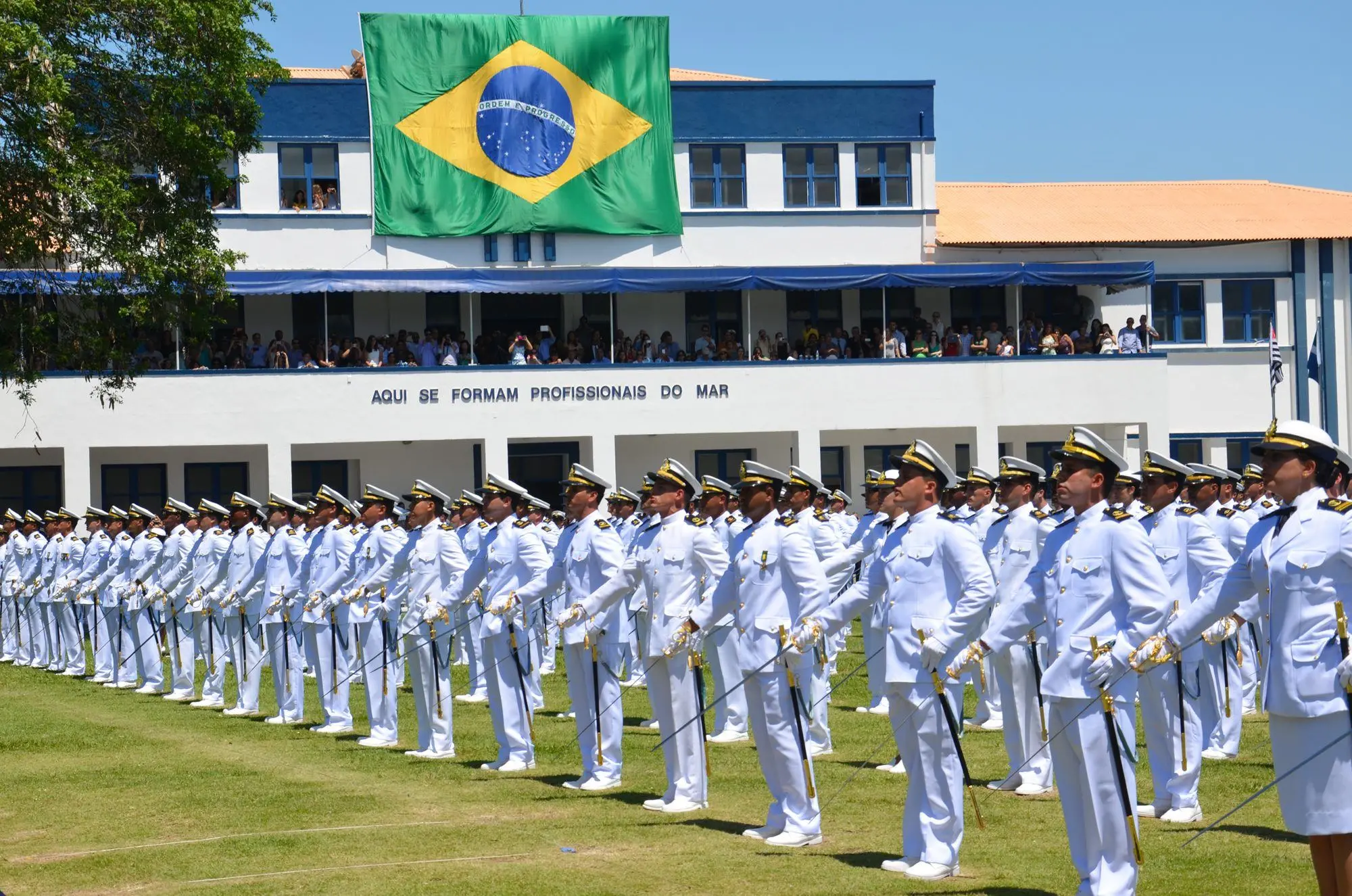 Imagem da notícia: Marinha publica edital de concurso com 400 vagas para nível médio técnico; veja detalhes