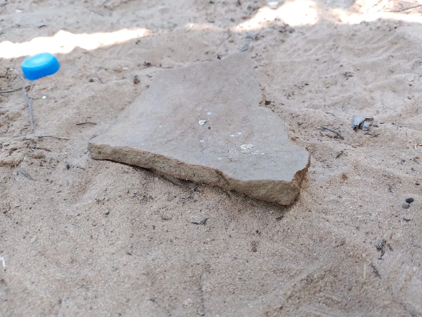 Pedaço de cerâmica antiga é rastro arqueológico de ocupação humana de 300 a 400 anos atrás no local