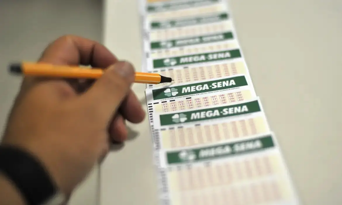 Imagem da notícia: Mega-Sena 2869: ninguém acerta as seis dezenas e prêmio acumula em R$ 31 milhões