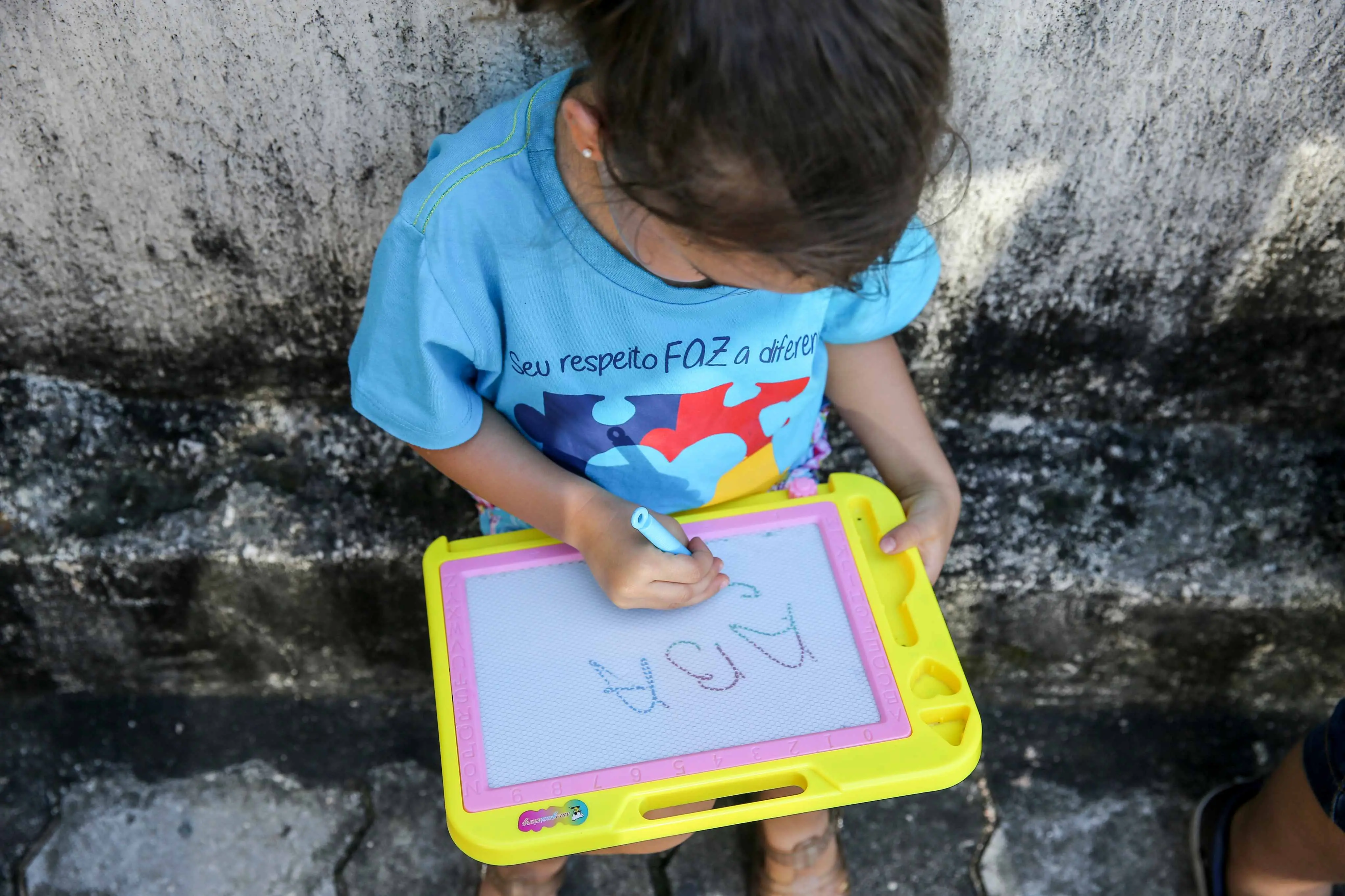 Imagem da notícia: 52% dos autistas no CE são crianças ou adolescentes que vivem desafio de ter assistência e dignidade