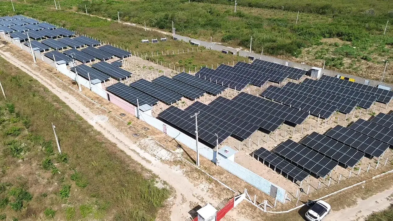 Imagem da notícia: Condomínio solar: como investir em usina de energia e receber até R$ 6 mil por mês