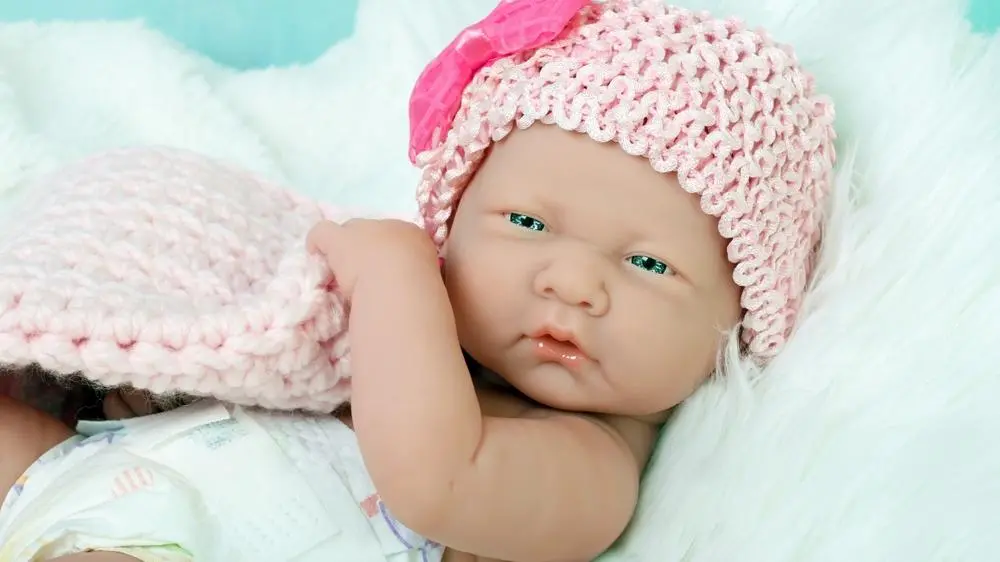 Imagem da notícia: Mulher entra na Justiça contra empresa que negou licença-maternidade para bebê reborn
