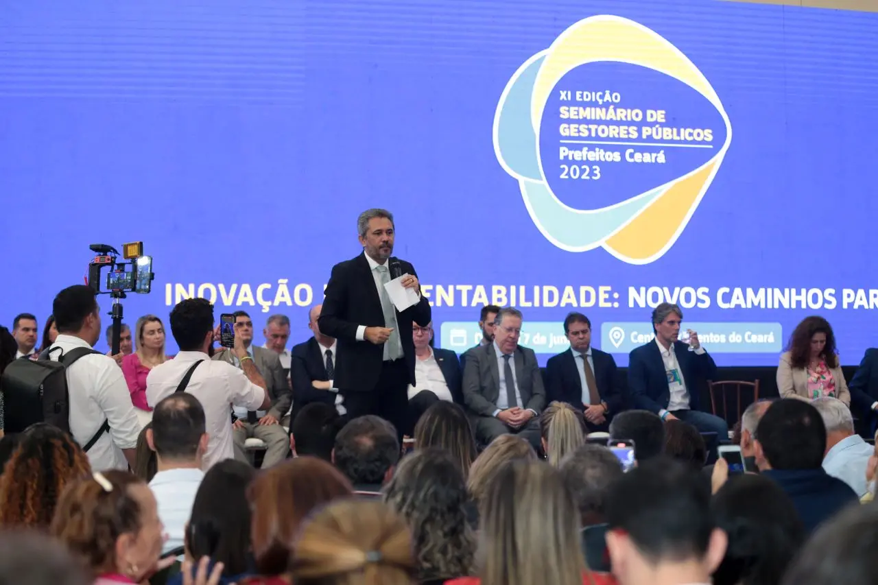 Imagem da notícia: Seminário dos Prefeitos 2025 reúne gestores de todo o Brasil no Centro de Eventos; assista ao vivo