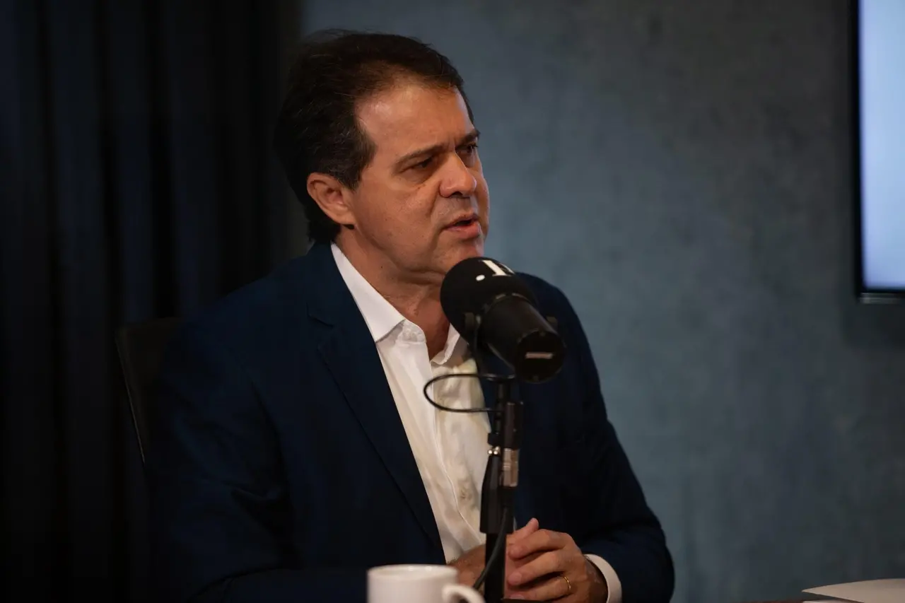 Imagem da notícia: Evandro Leitão anuncia antecipação do 13º para servidores municipais de Fortaleza; saiba data 