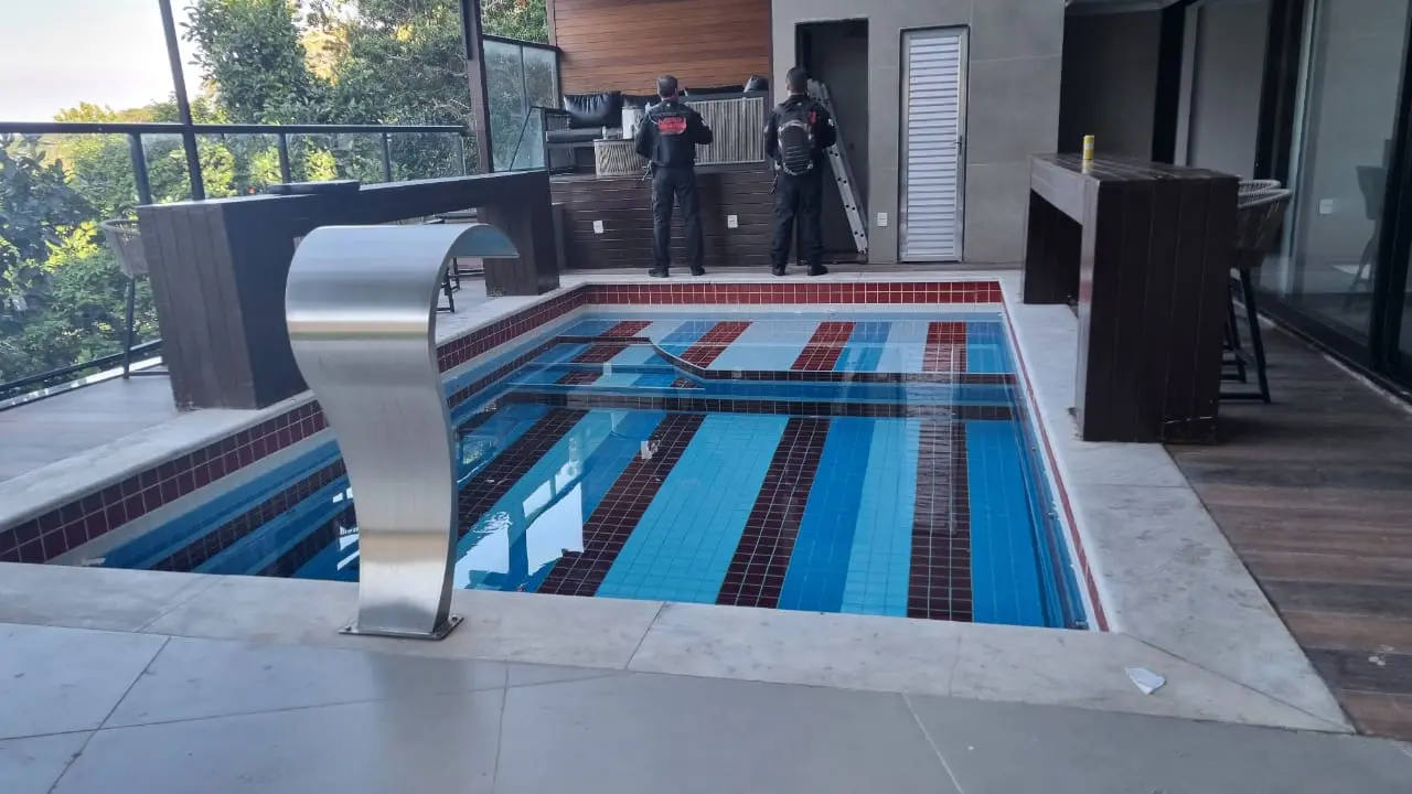 Imagem da notícia: Carro com R$ 1,5 milhão viajou do Ceará à Rocinha para pagar crimes cometidos pelo CV 