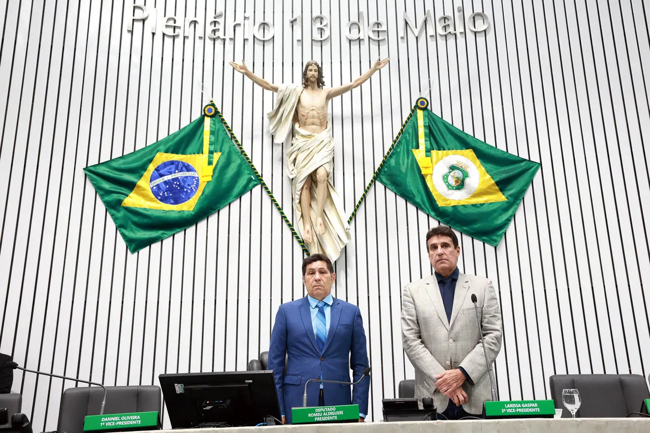 Imagem da notícia: Alece suspende sessão por morte de ex-deputado estadual e federal Leorne Belém