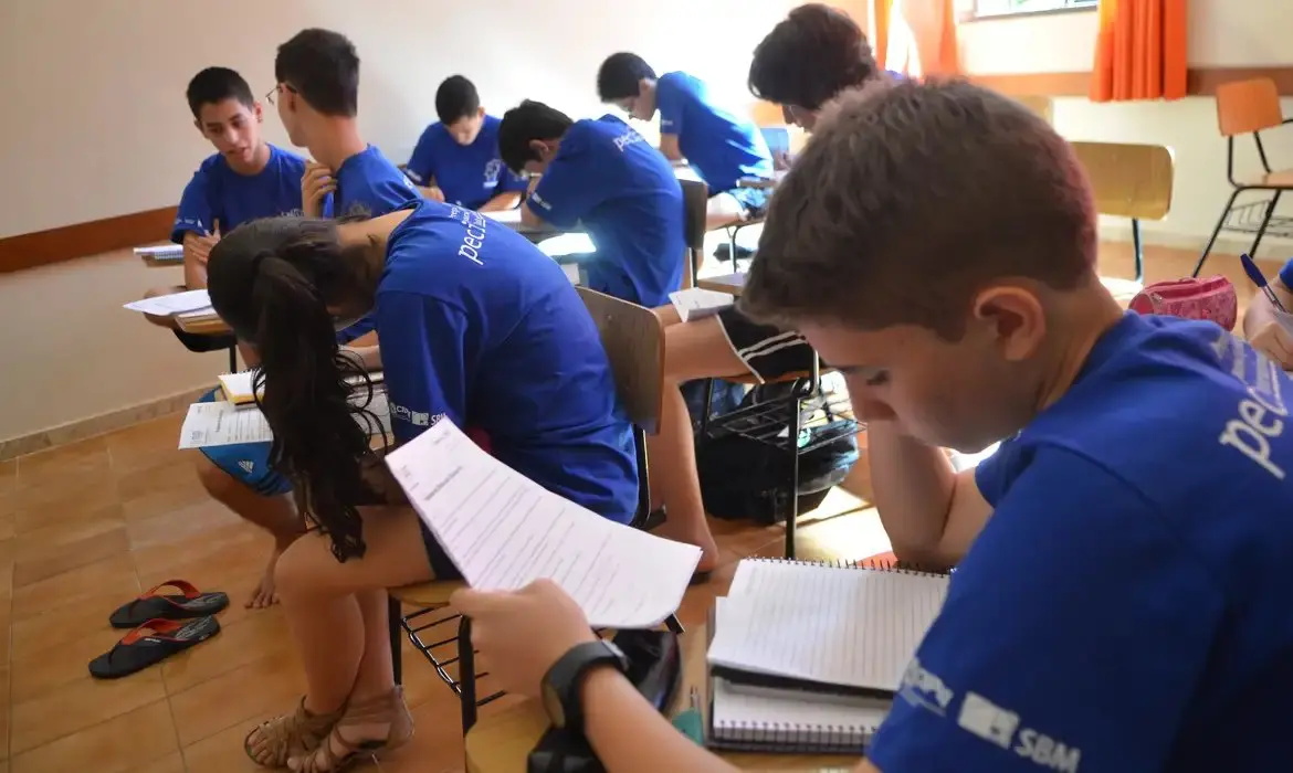 Imagem da notícia: Obmep 2025: Escolas já podem enviar cartões-resposta da 1ª fase; resultado sai em agosto