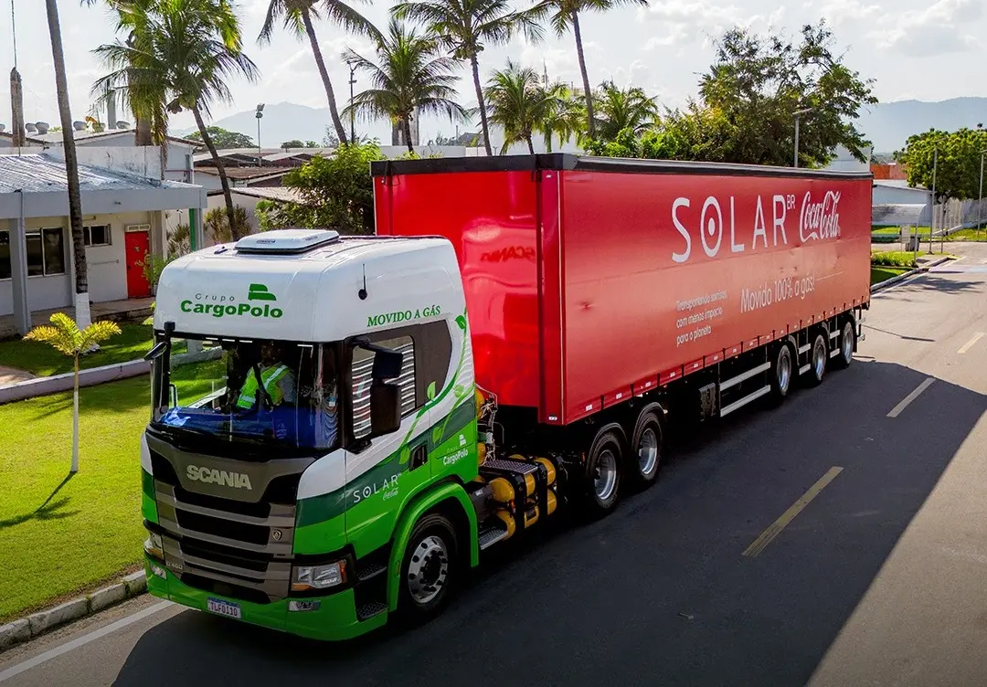 Imagem mostra foto de caminhão da Solar Coca-Cola
