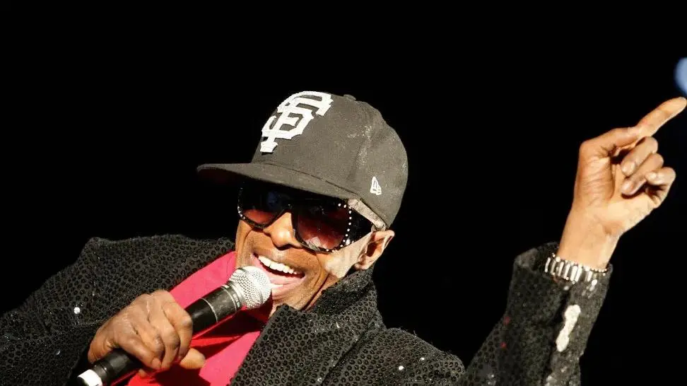 Imagem da notícia: Morre Sly Stone, lenda do soul e funk, aos 82 anos nos EUA