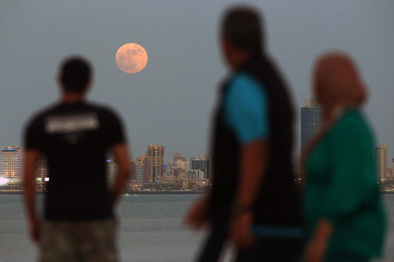 Imagem da notícia 'Lua de Morango', a mais baixa desde 2006, acontece nesta terça-feira (10); saiba como observar