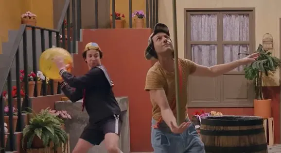 Imagem da notícia: Série 'Chespirito' retrata rivalidade entre Bolaños e ator que interpretou Quico; entenda