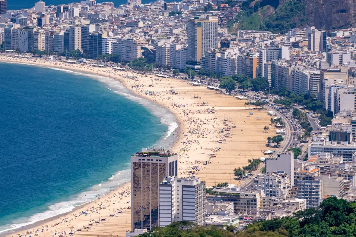 Imagem da notícia: Ambulante é preso por cobrar R$ 1 mil de turistas por dois milhos-verdes em Copacabana