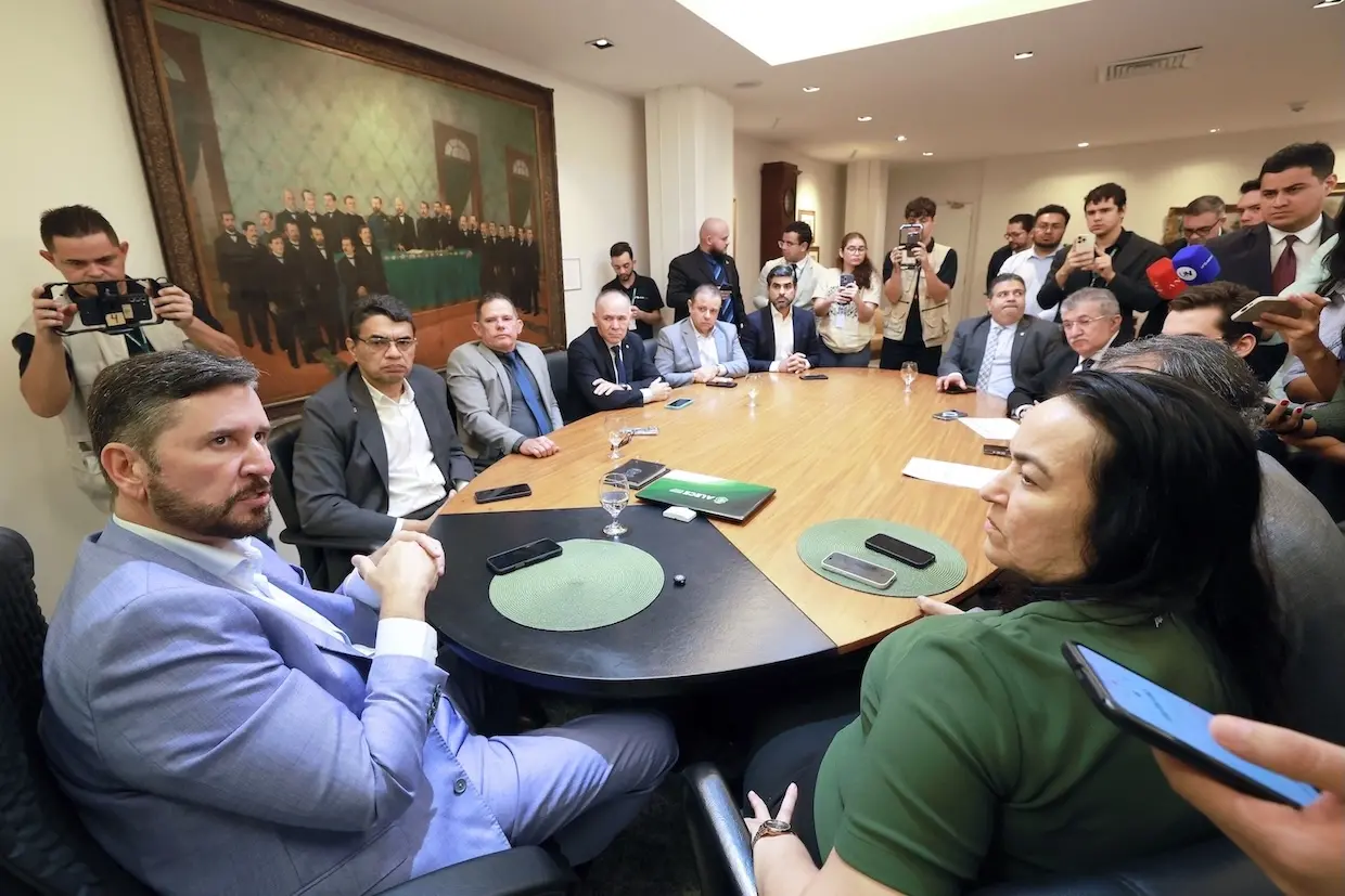 Imagem da notícia: Em acordo com a oposição, presidente da Alece anuncia mudanças nas sessões e abertura das galerias