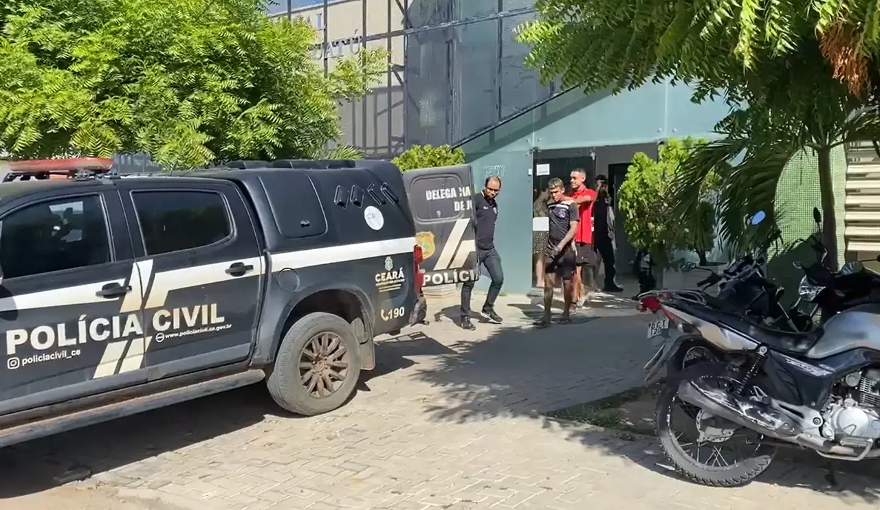 Imagem da notícia: Operação cumpre 7 mandados de prisão contra facção criminosa atuante em tráfico de drogas no Ceará 