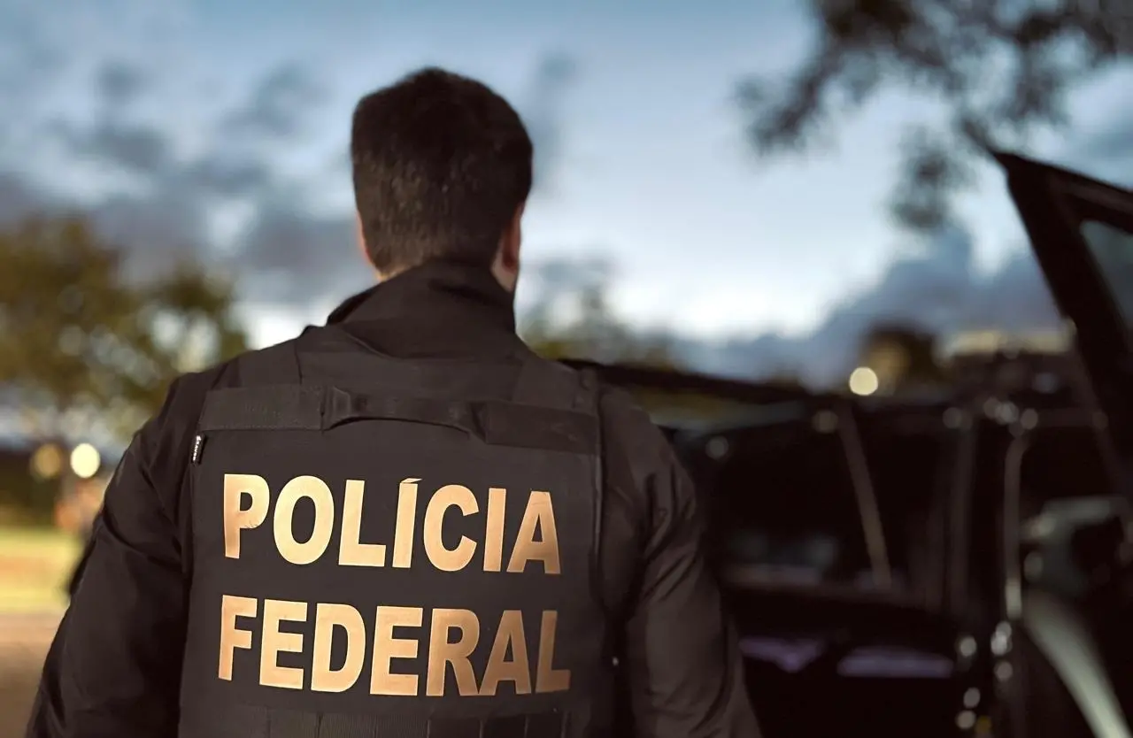 Imagem da notícia Homem é preso pela PF por produzir conteúdo sexual com vítima infantojuvenil em Fortaleza