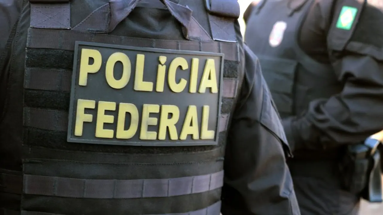 Imagem da notícia: PF descobre rede de falsificação de diplomas e cumpre mandados no Ceará e em outros estados