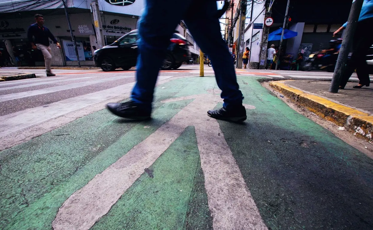 Imagem da notícia: Existe multa para pedestres? Saiba o que diz o Código de Trânsito Brasileiro
