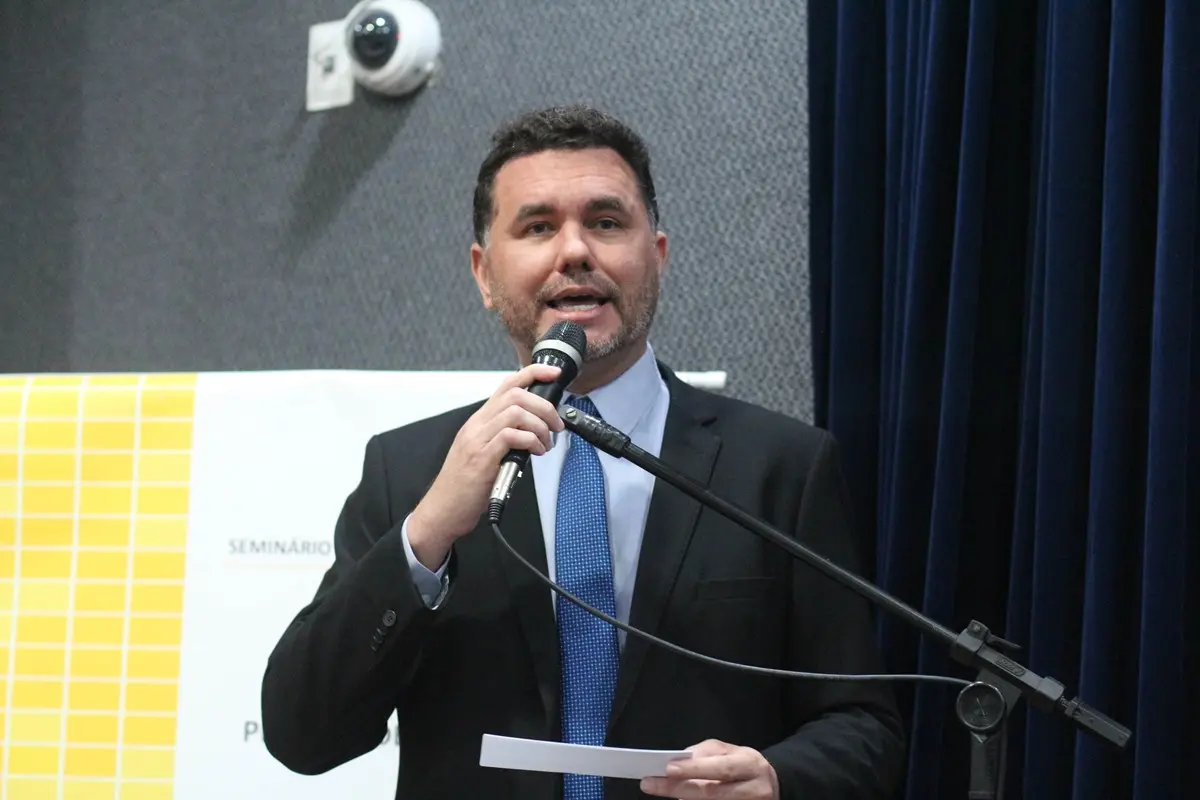 Imagem da notícia: Plano Nacional de Educação deve ser votado na Câmara até setembro, afirma Moses Rodrigues