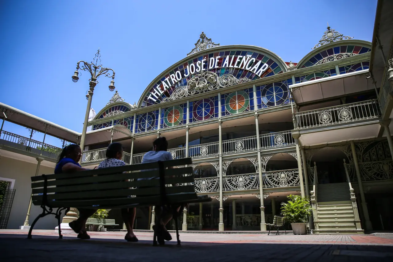 Imagem da notícia: Theatro José de Alencar celebra 115 anos com demandas por manutenção e expectativa de restauro