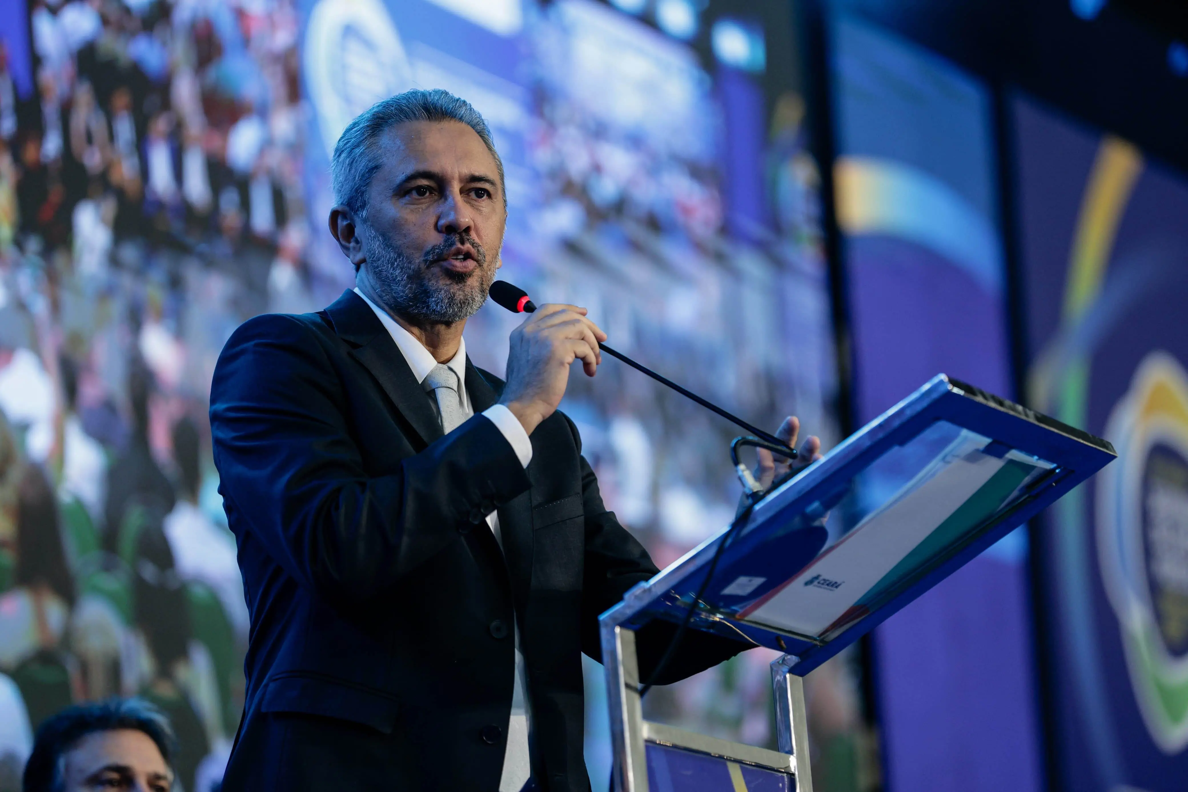 Imagem da notícia: Seminário dos Prefeitos 2025: Elmano ressalta colaboração e alinhamento com municípios do Ceará