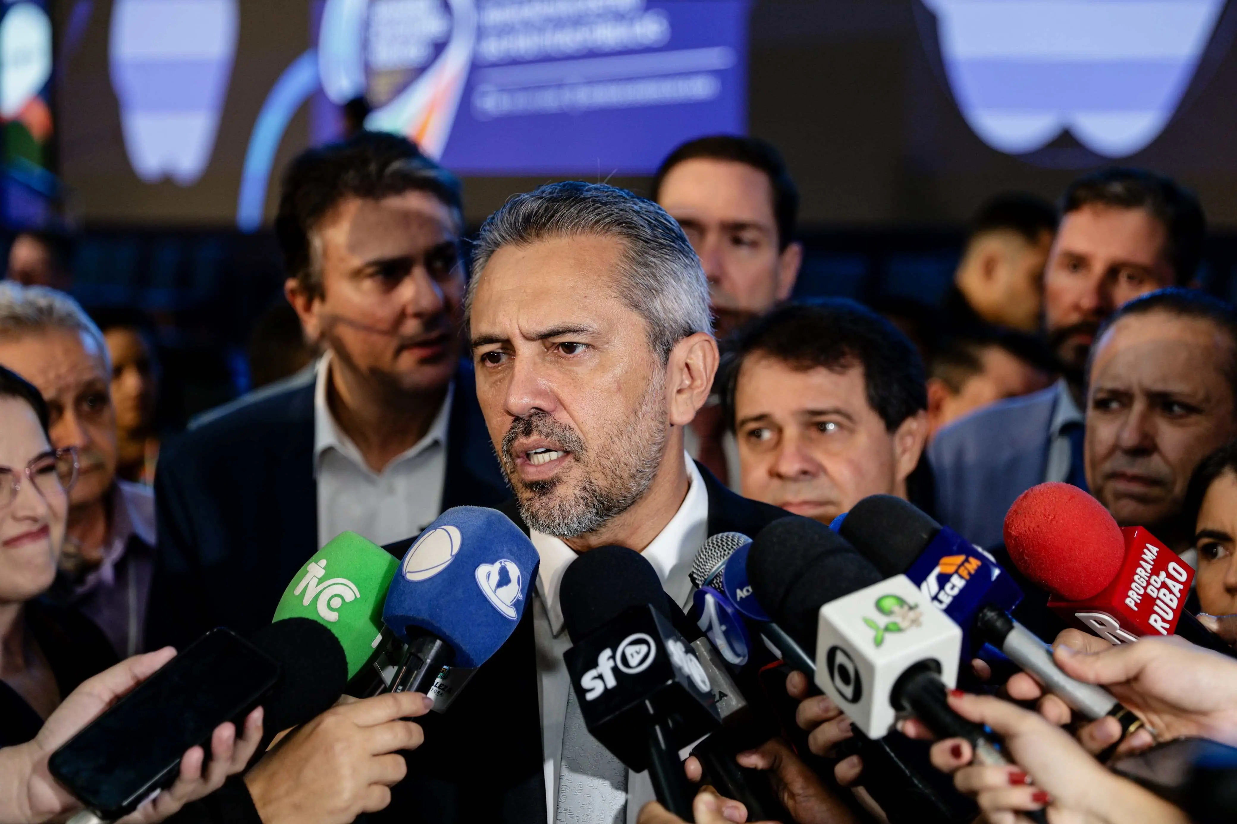 Imagem da notícia: Elmano comemora retorno do PDT e pontua diálogo com União Brasil: 'Sabemos que tem uma divisão'