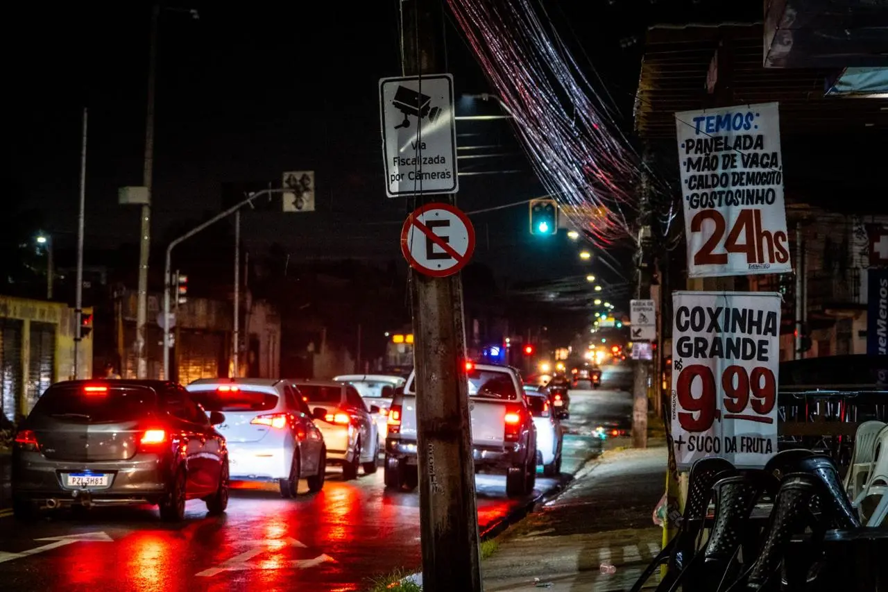 Oferta de produtos na avenida Augusto dos Anjos