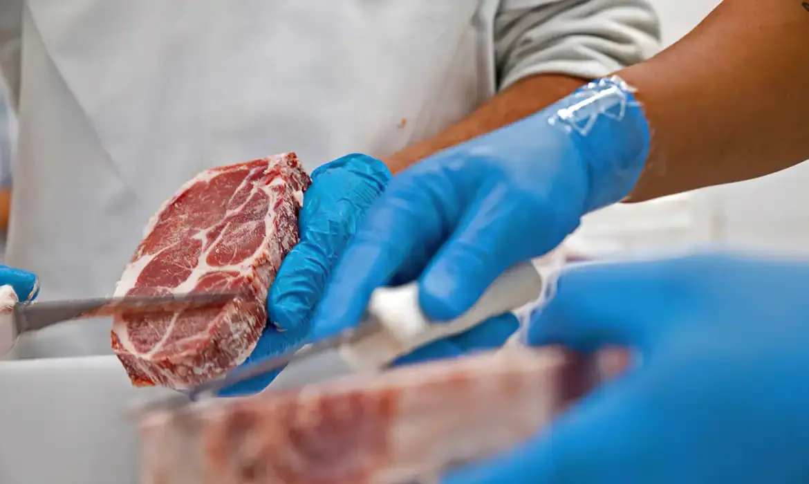 Imagem da notícia: Com demanda aquecida, mercado de carne suína cresce no Ceará e abate de porcos tem alta de 30%