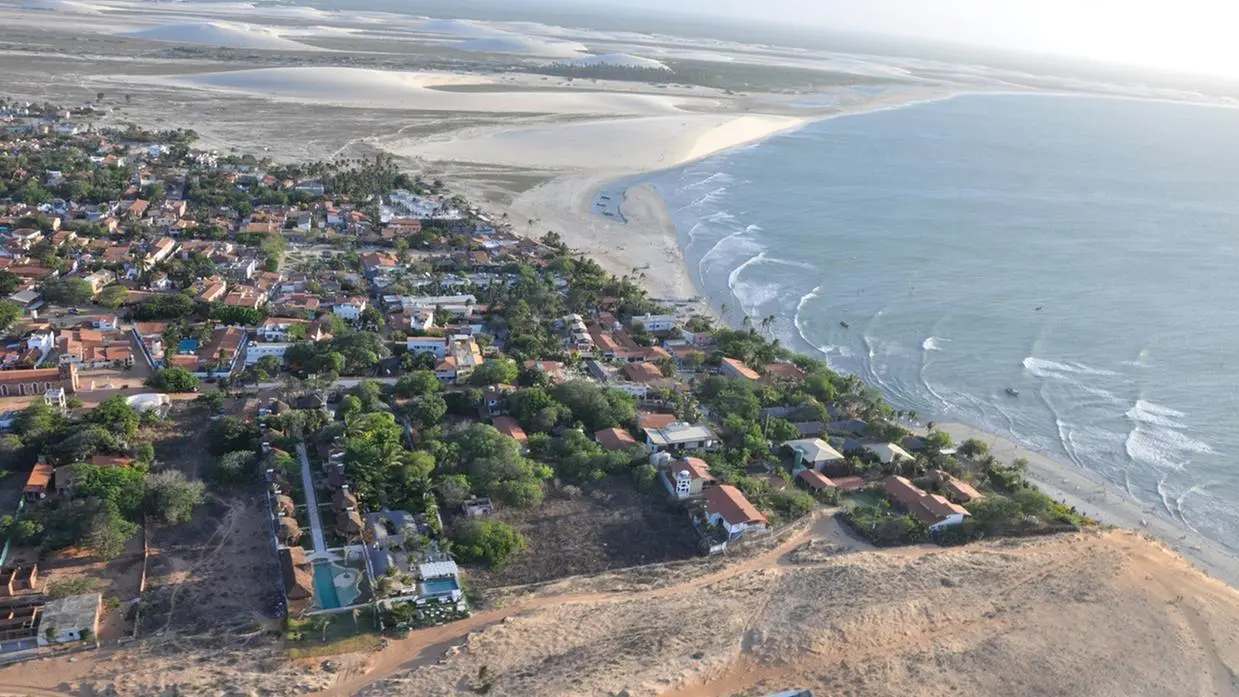 Imagem da notícia: PGJ pede que Justiça cearense suspenda lei que permite construções irregulares em Jericoacoara 