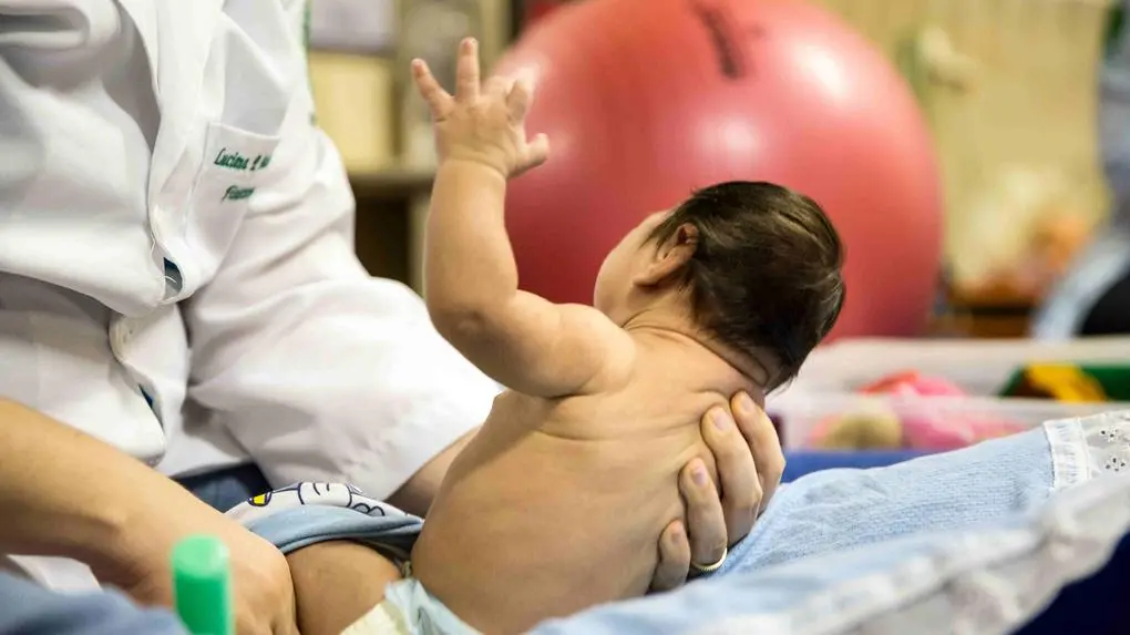 Imagem da notícia: Congresso derruba veto e retoma pagamento de pensão vitalícia para crianças com Zika