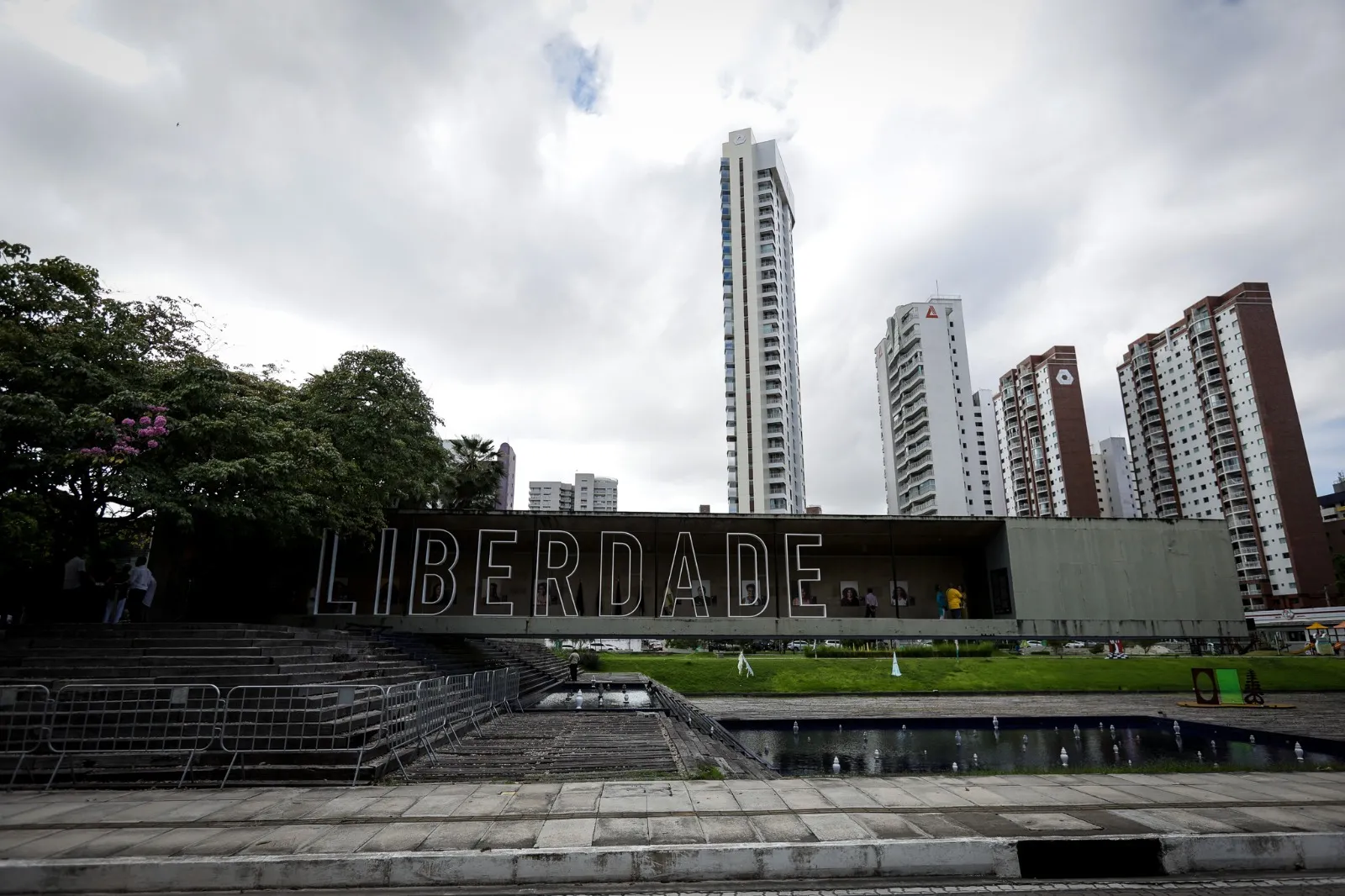 Galeria da Liberdade aberta à visitação no lugar do antigo mausoléu