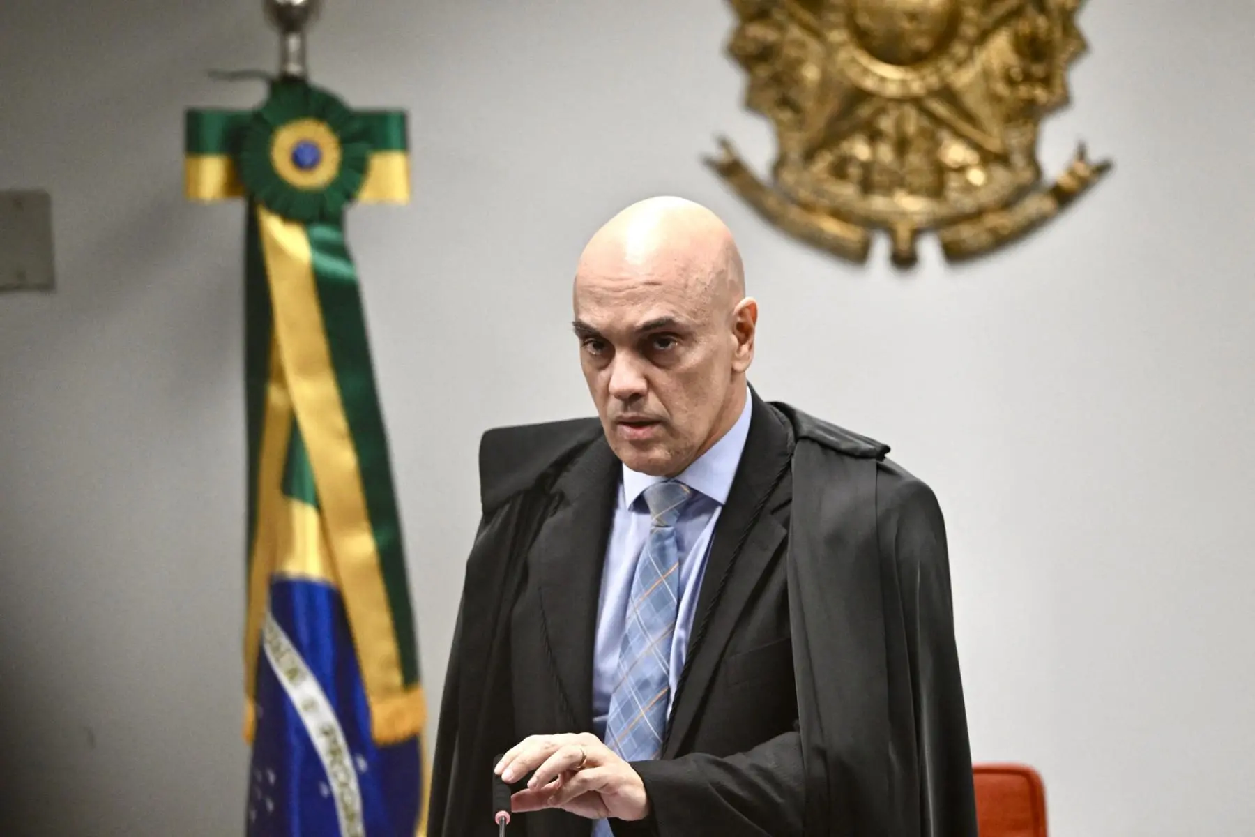 Imagem da notícia: Moraes retira sigilo da investigação do caso Abin Paralela, que indiciou Bolsonaro e outros