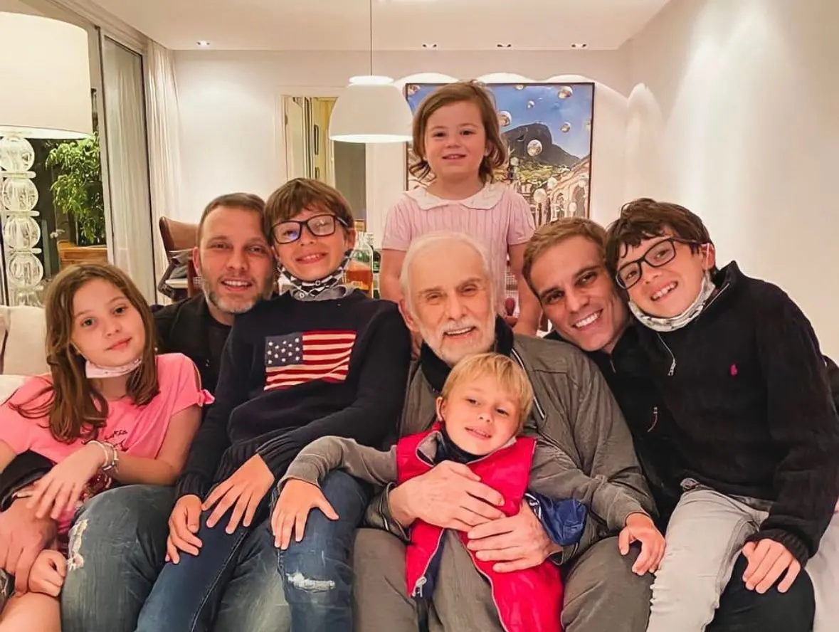 Imagem da notícia Saiba quem são os três filhos e herdeiros de Francisco Cuoco