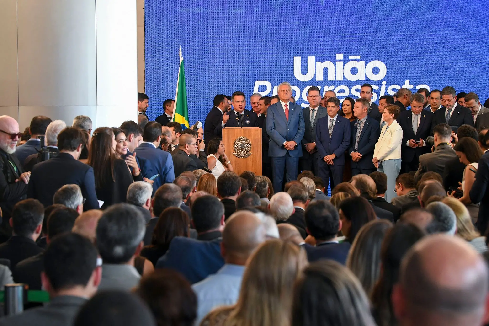 Imagem da notícia: Por que há tantos partidos disputando fusões ou federações para as eleições de 2026