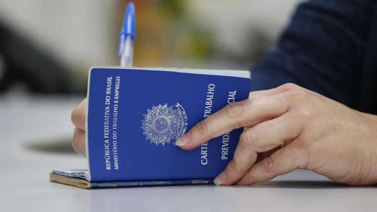 Empregos formais no Ceará ultrapassam a casa do milhão, mas convivem com informalidade crescente