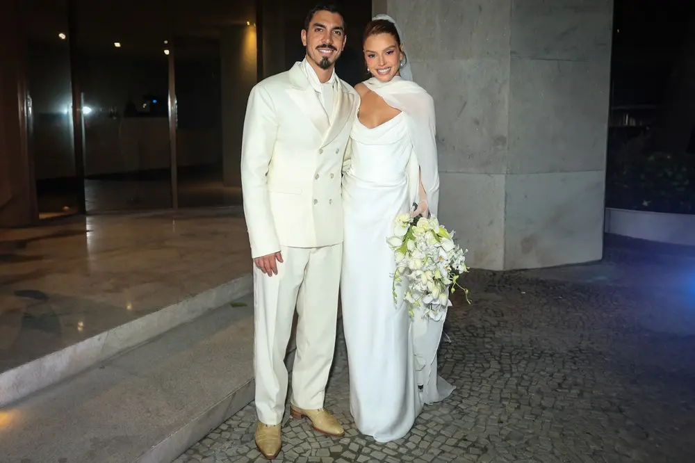 Imagem da notícia: Giovanna Lancellotti e Gabriel David casam aos pés do Cristo Redentor, no Rio de Janeiro; veja fotos